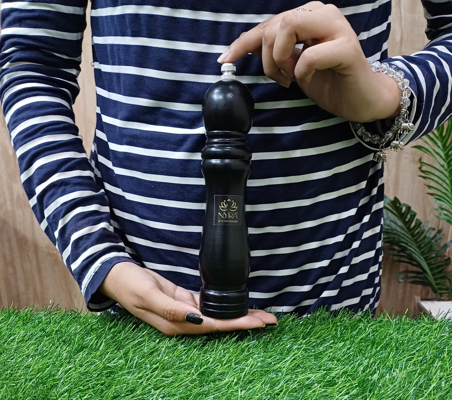 Traditional Wooden Salt & Pepper Sprinkler