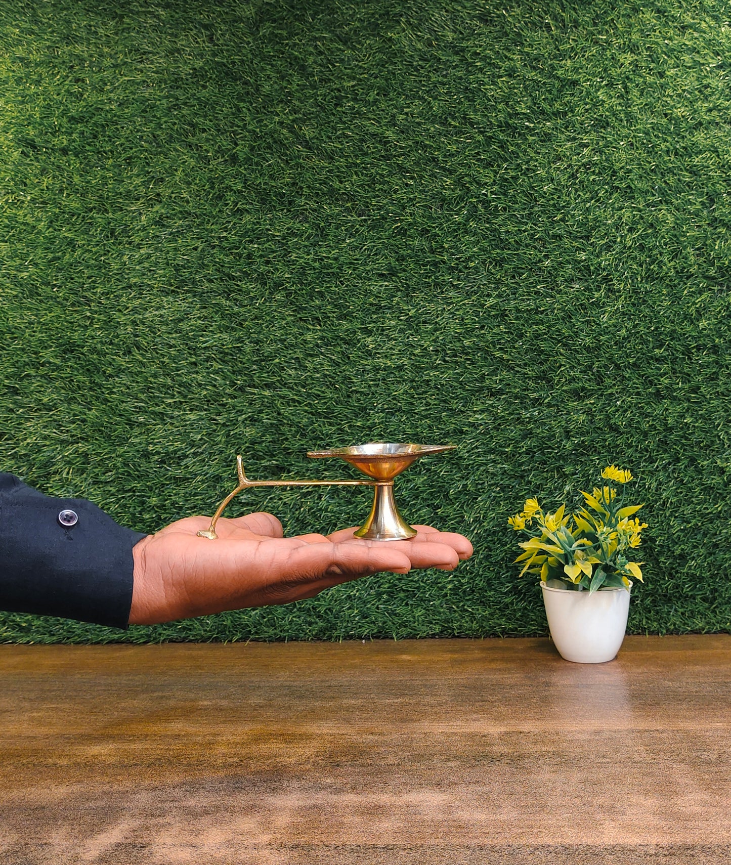 in hand Pure Brass/Peetal Aarti Diya with Handle