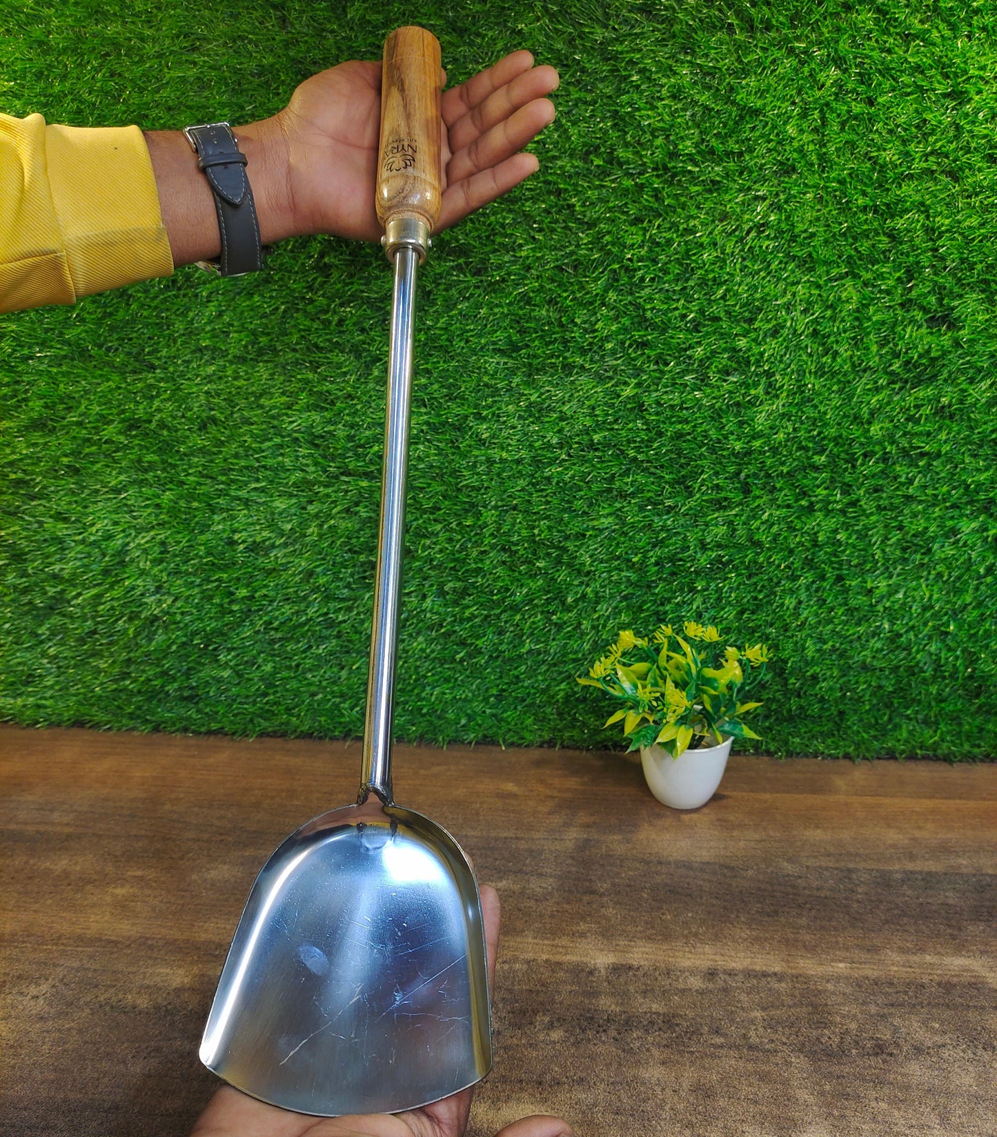 Stainless Steel Chinese Spatula/Palta – Durable Kitchen Tool with Ergonomic Wooden Handle