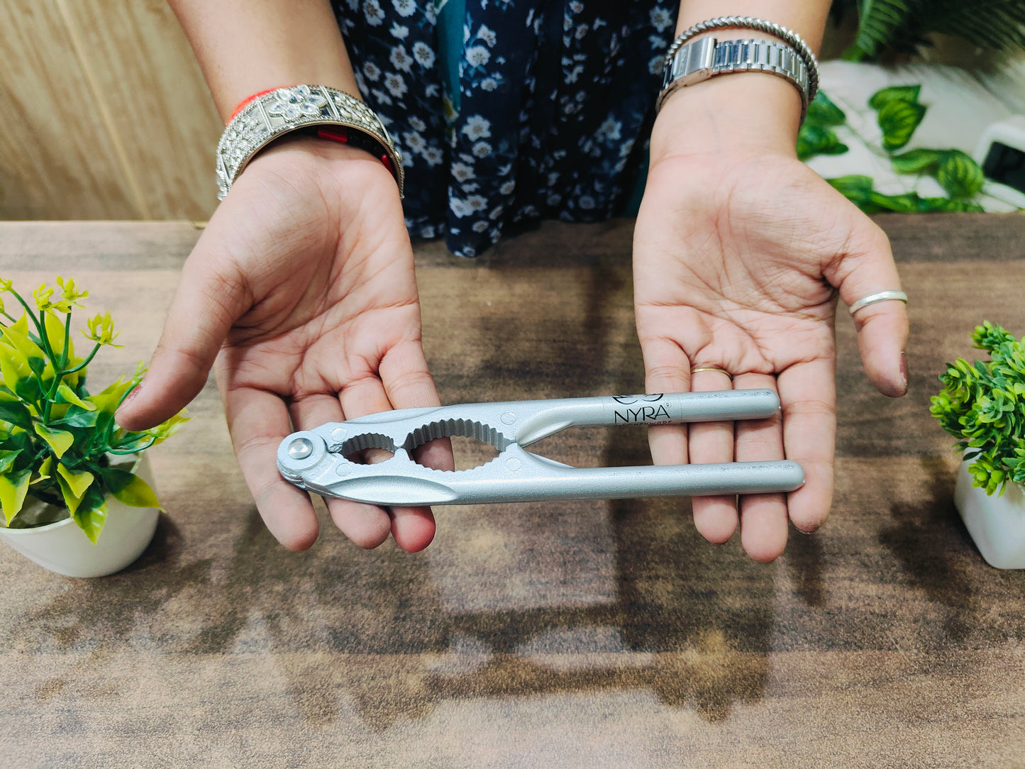 Aluminium Walnut Cracker/Cutter - Premium Nut Opener Tool