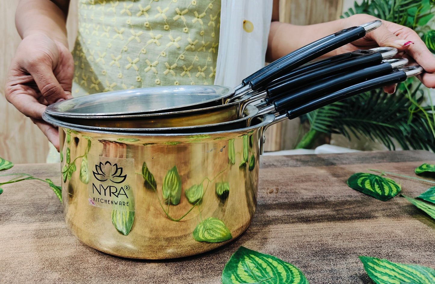 different sizes of sauce pan