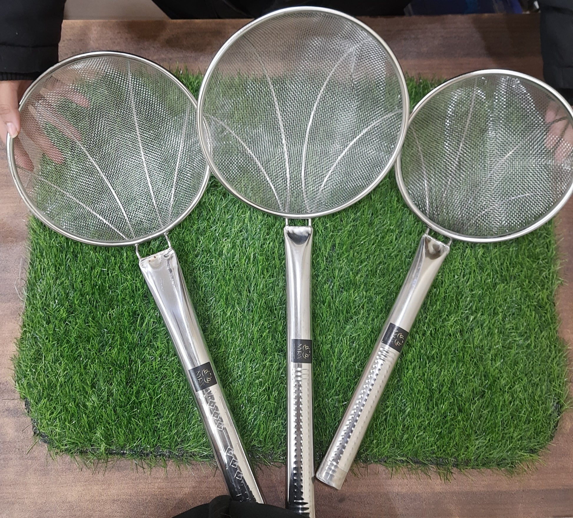 Stainless Steel Wire Strainer: Ideal for Deep Frying Snacks 