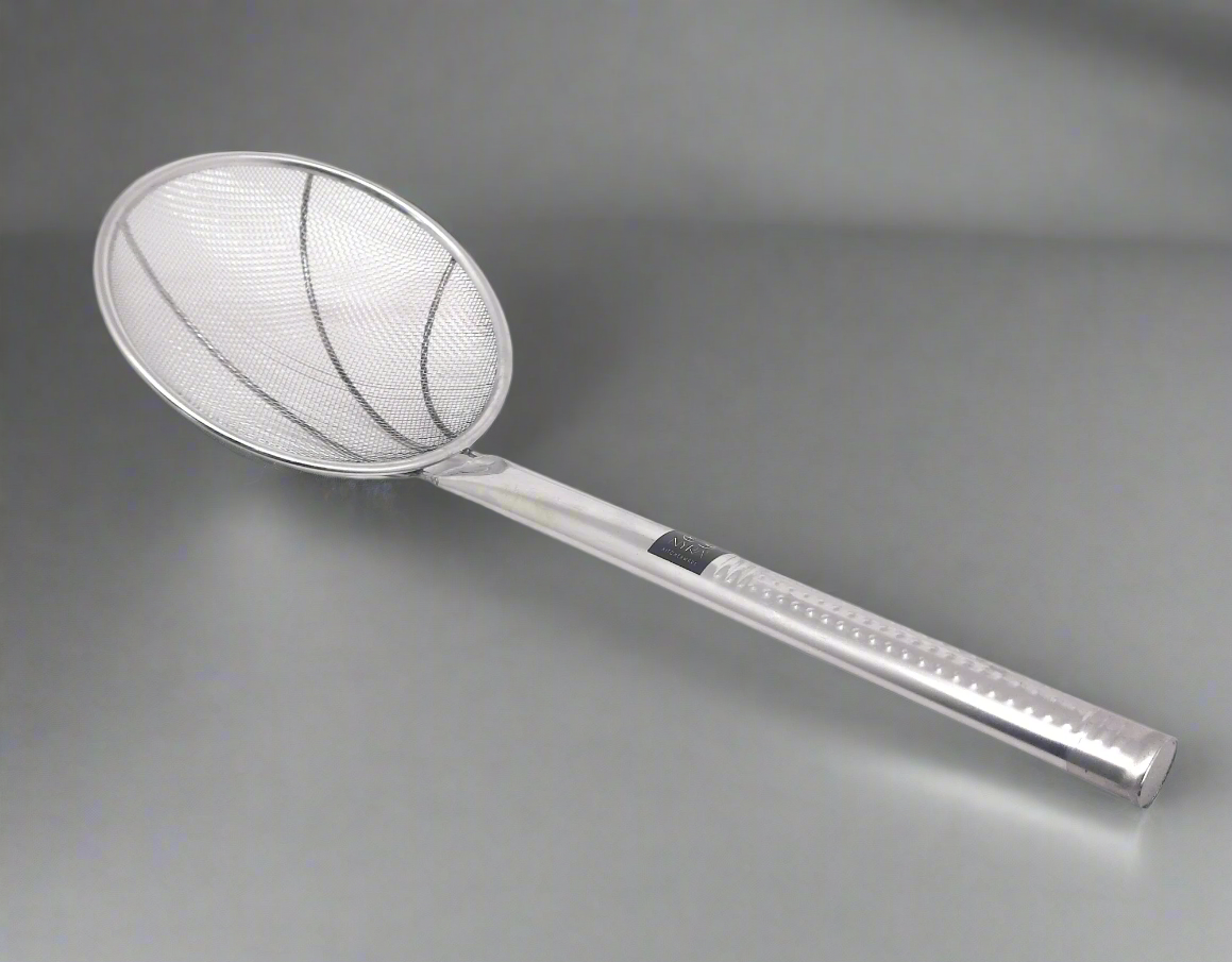 Stainless Steel Wire Strainer: Ideal for Deep Frying Snacks 