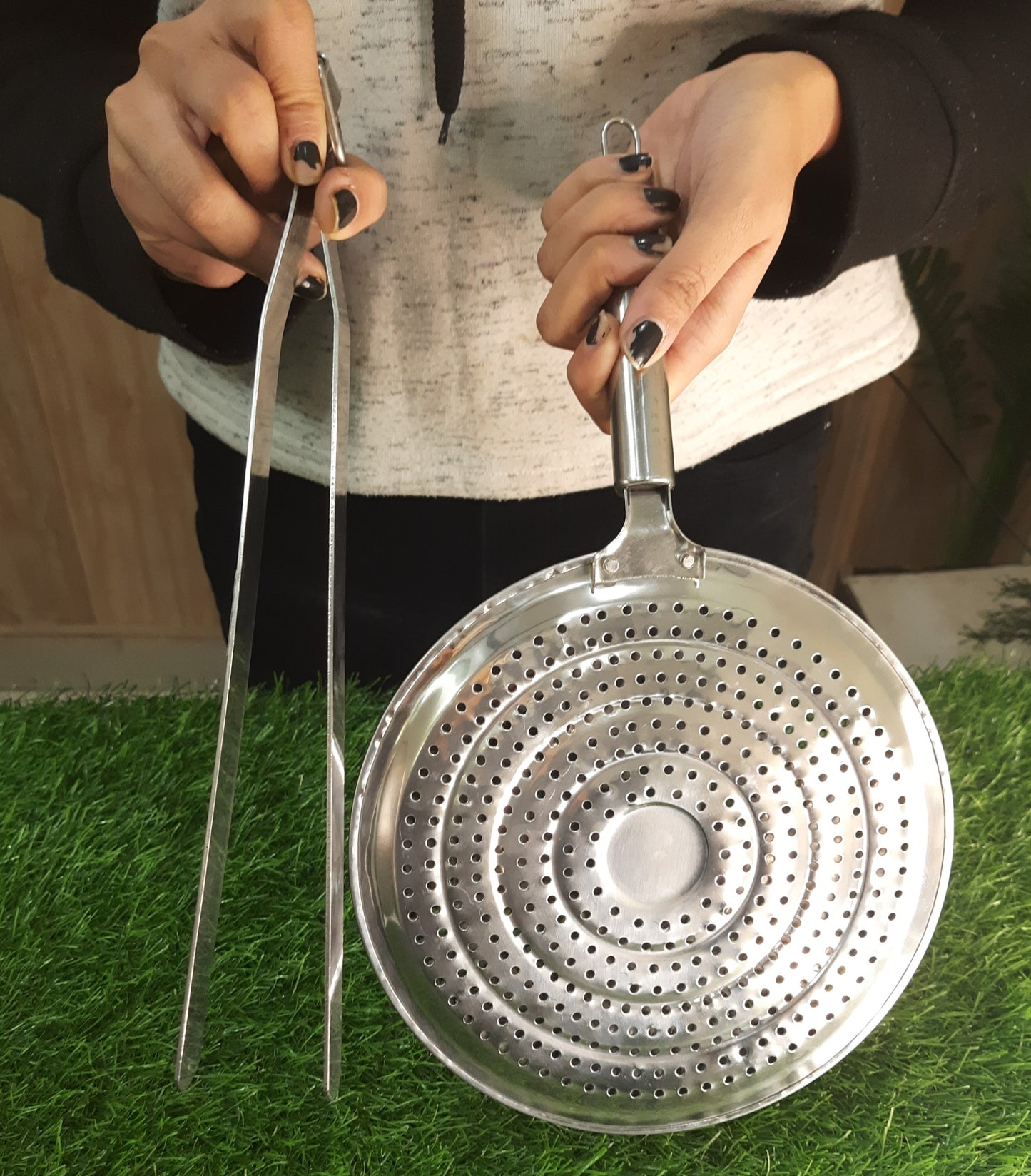 Stainless Steel Roaster with tong for roasting paneer,chapati etc