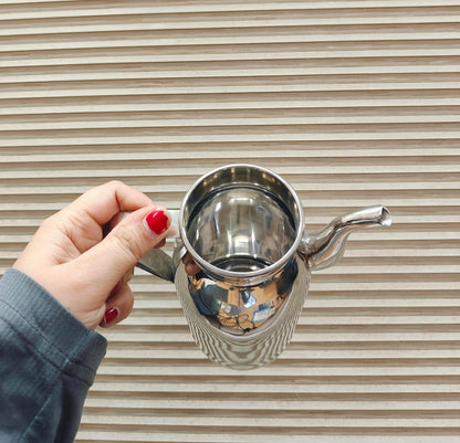 Nyra® Stainless Steel Oil Dispenser 1000 ML (1 Litre) with Lid, Handle & Long Pouring Spout | Glossy Silver Oil Pourer for Kitchen