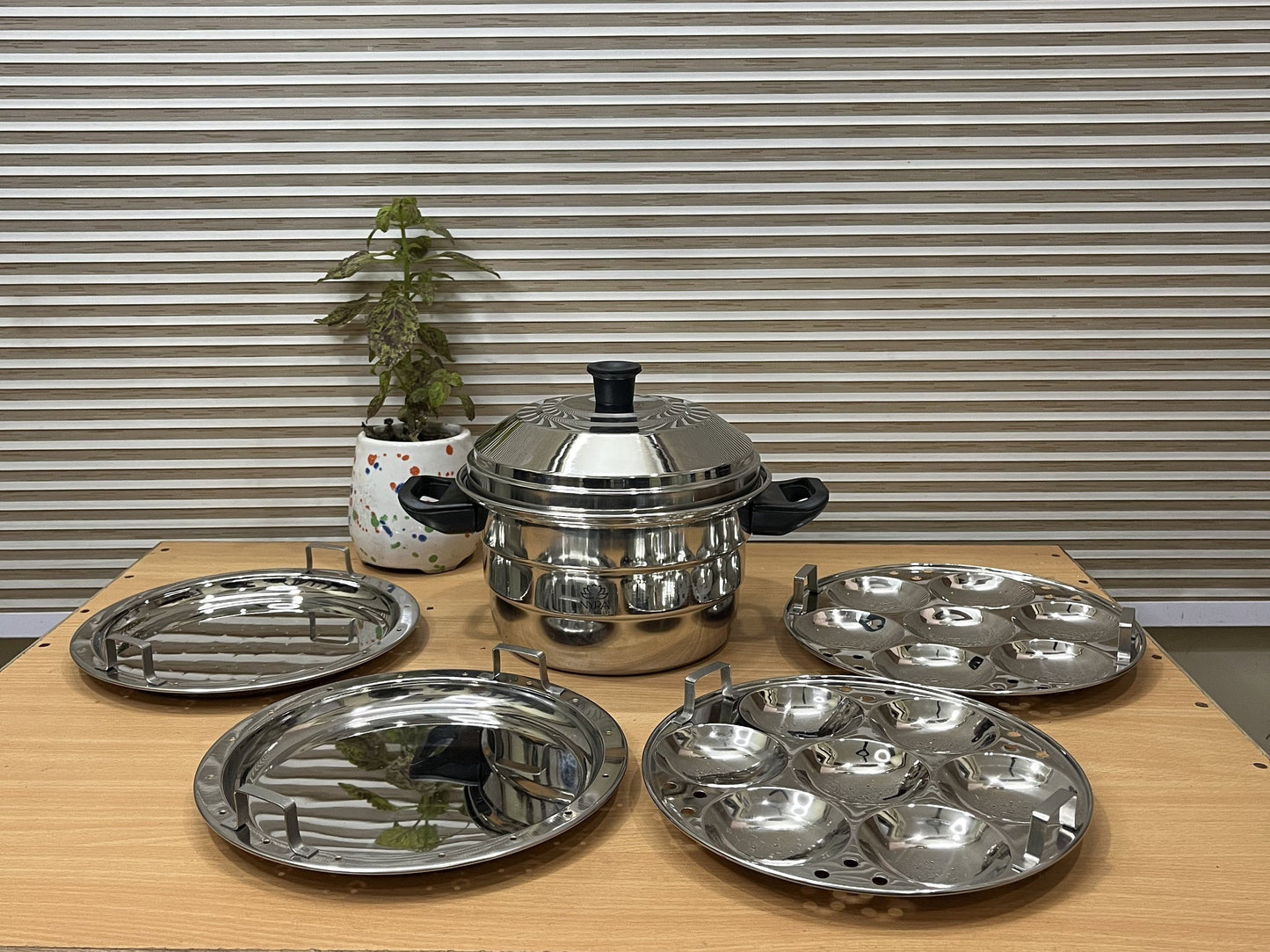 Premium Stainless Steel Multi-Idli Cooker Pot with Stackable Idli Plates, Momos & Dhokla Plate - 12, 14 & 21 Idly Stand Options
