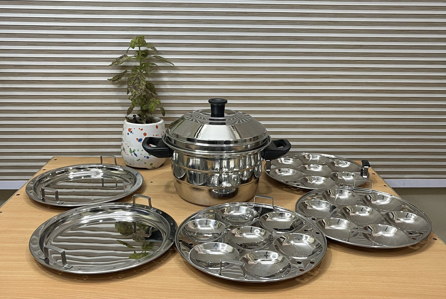 Premium Stainless Steel Multi-Idli Cooker Pot with Stackable Idli Plates, Momos & Dhokla Plate - 12, 14 & 21 Idly Stand Options