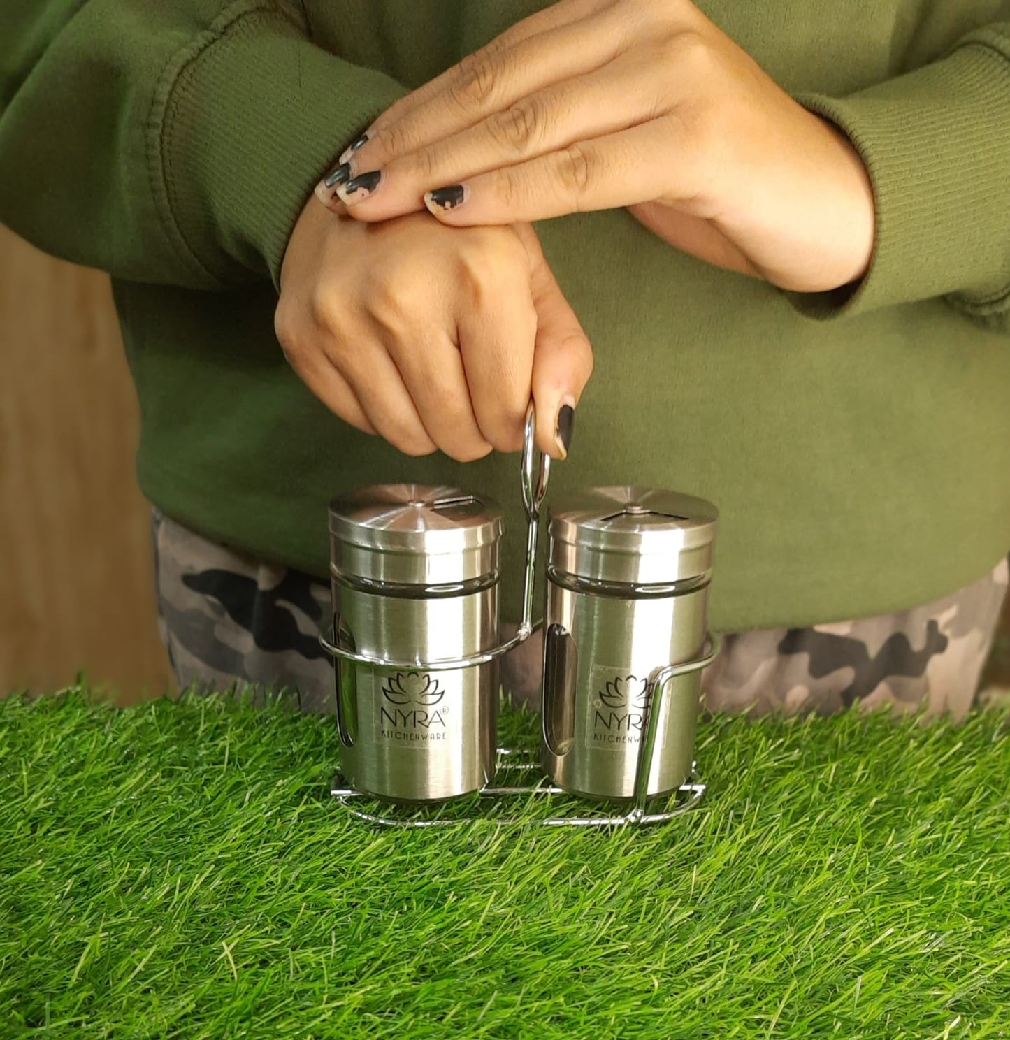 Elegant Stainless Steel and Glass Salt & Pepper Sprinkler