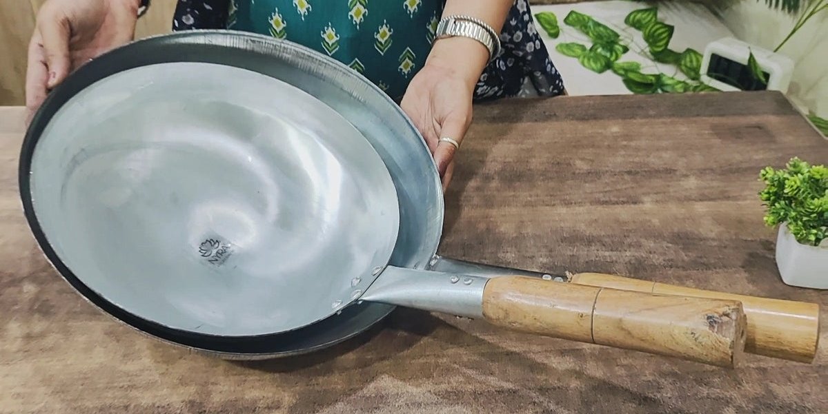 Iron Chinese Wok/Kadhai with Wooden Handle