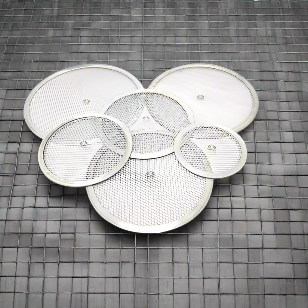 set of all sizes of pizza tray